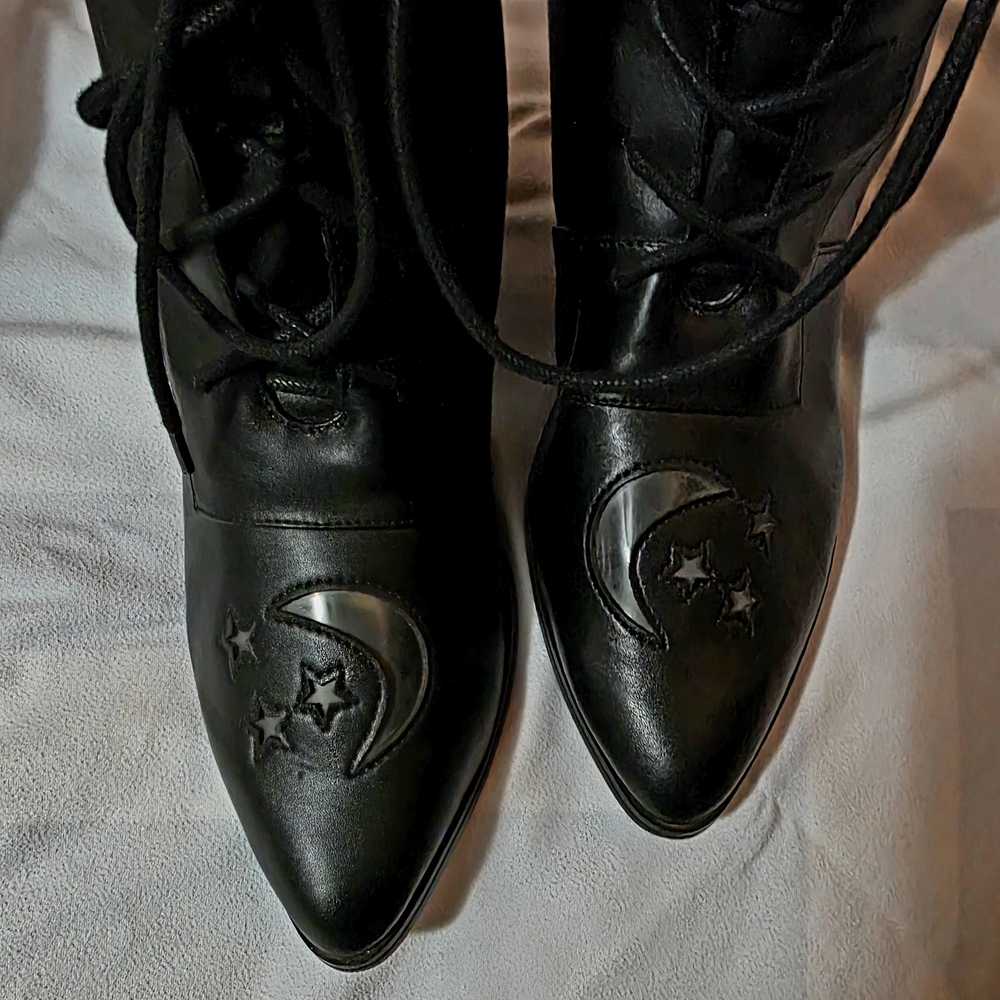 YRU Black Lace-Up Pointed Toe Witchy Moon & Stars Ankle Boots